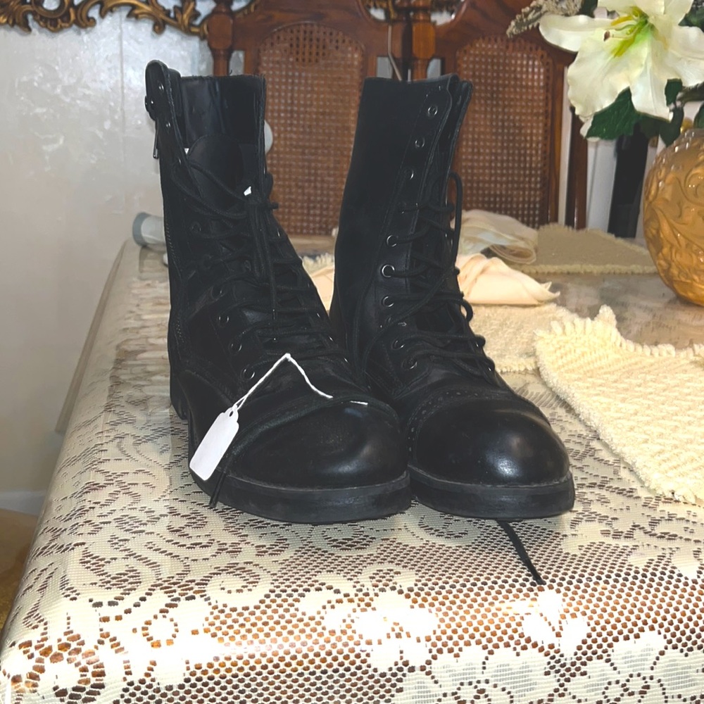 Haven’t been wore, are in good condition. Just need to get rid of them.